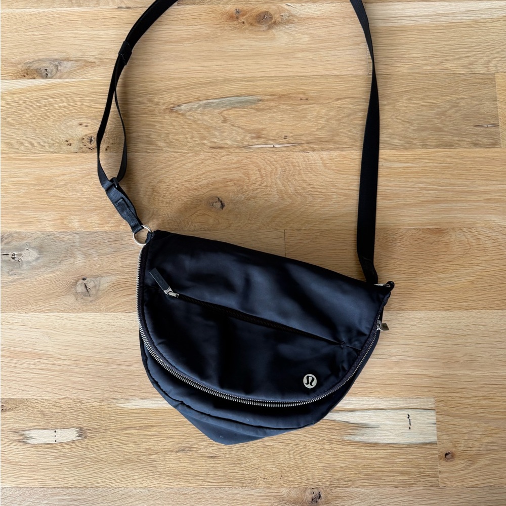 lululemon athletica Black Crossbody Bag - Picture 3 of 3
